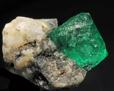 تصویر 3 از قیمت سنگ زمرد سبز صل با کیفیت + خرید باورنکردنی